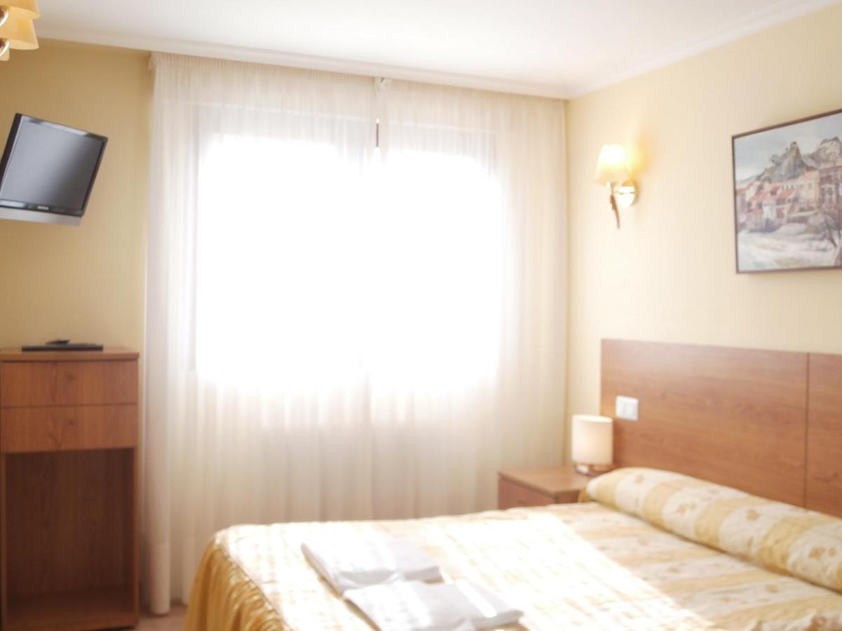 Hostal El Volante Estella Bagian luar foto