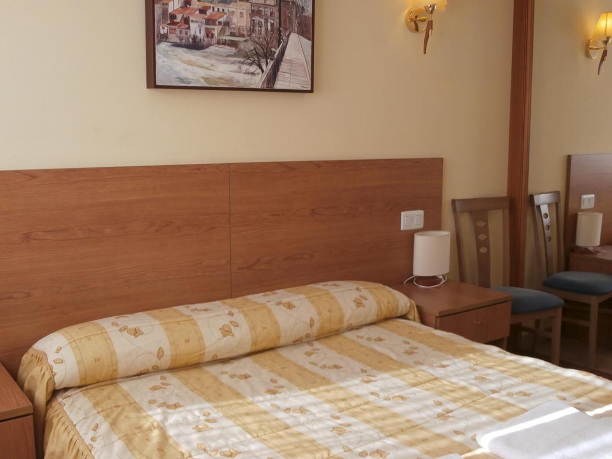 Hostal El Volante Estella Bagian luar foto