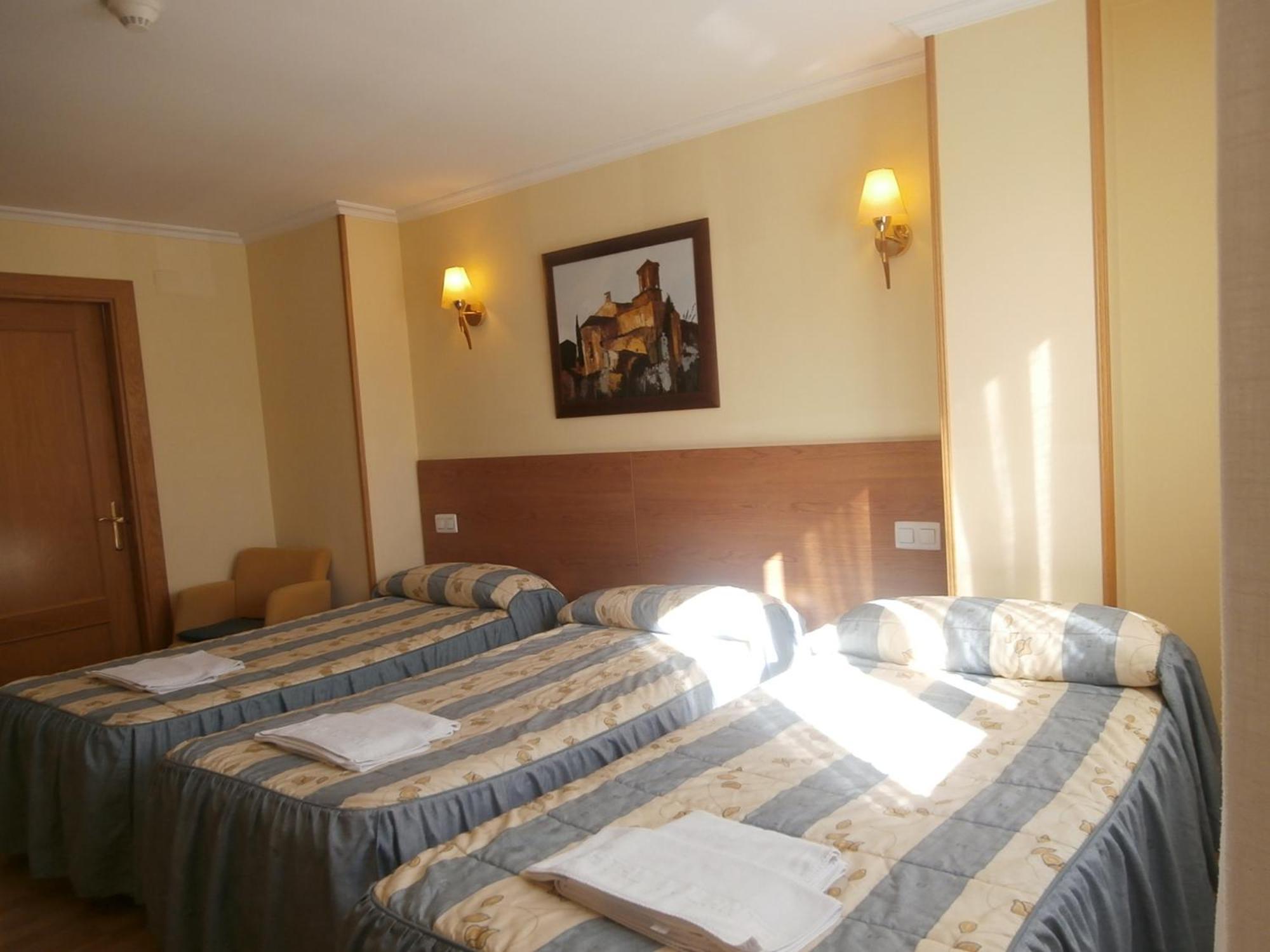 Hostal El Volante Estella Bagian luar foto