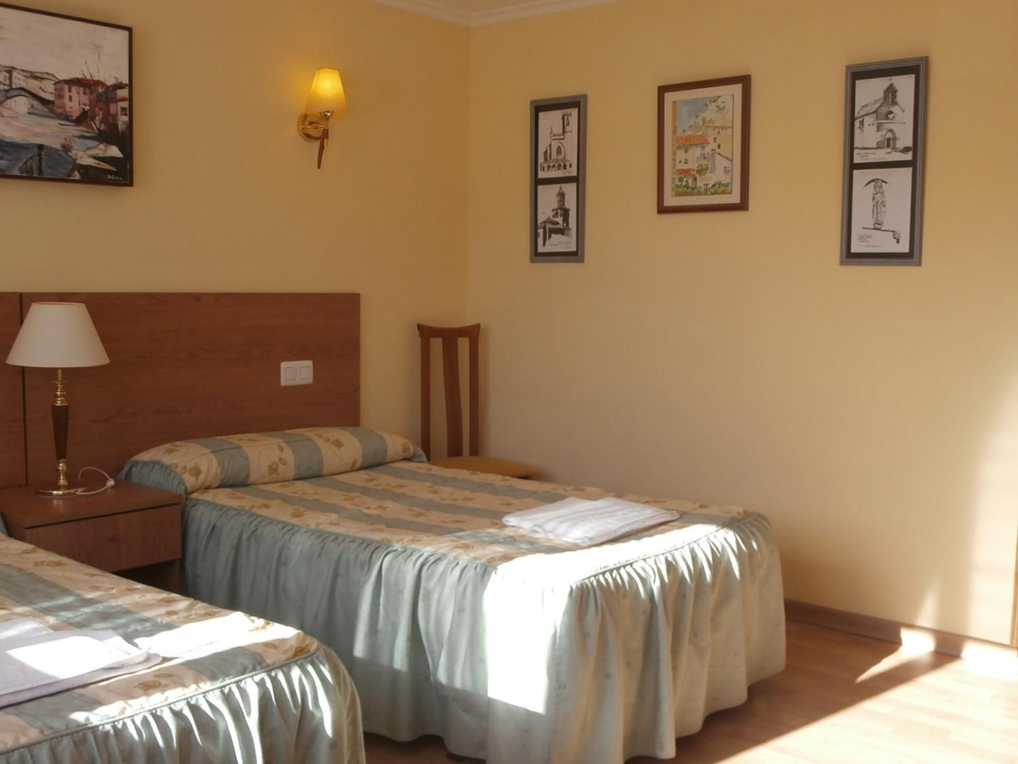 Hostal El Volante Estella Bagian luar foto
