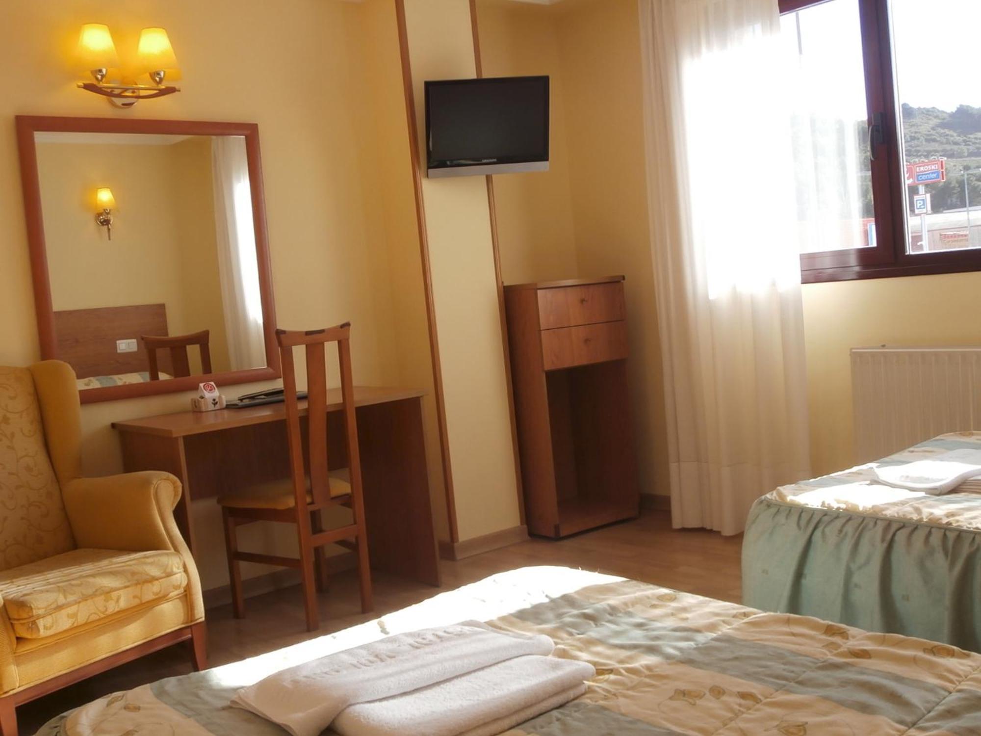 Hostal El Volante Estella Bagian luar foto