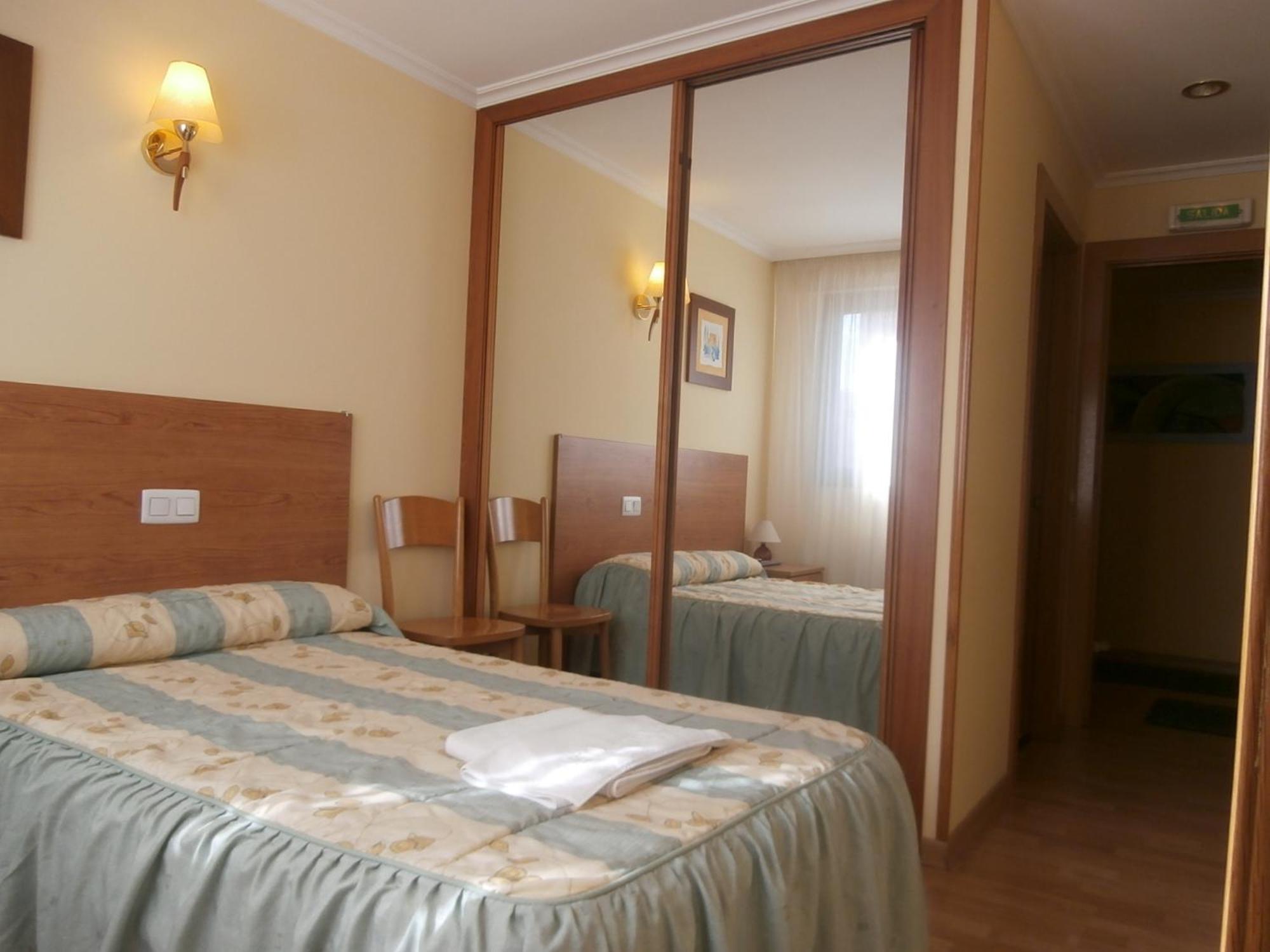 Hostal El Volante Estella Bagian luar foto