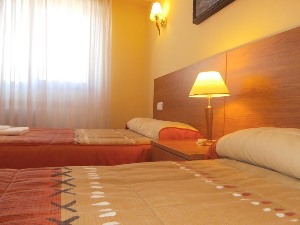 Hostal El Volante Estella Bagian luar foto