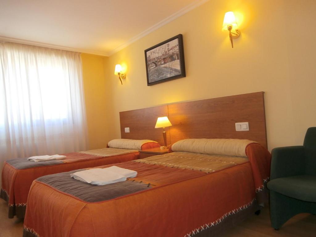Hostal El Volante Estella Bagian luar foto
