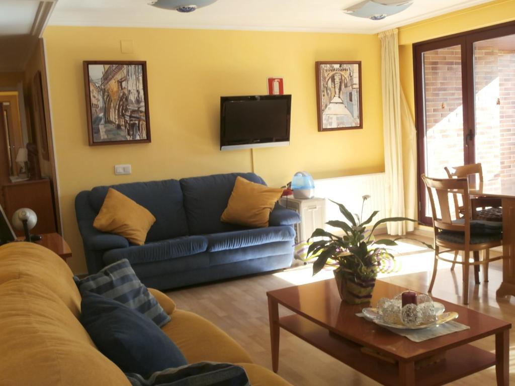 Hostal El Volante Estella Bagian luar foto