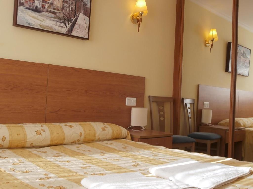 Hostal El Volante Estella Bagian luar foto