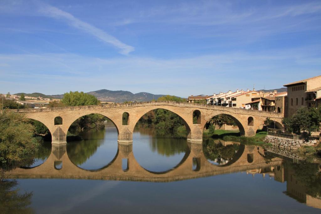 Hostal El Volante Estella Bagian luar foto