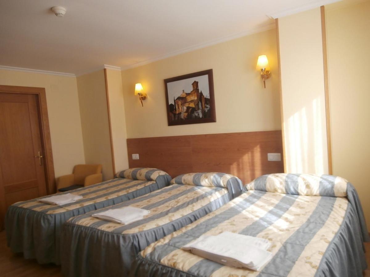 Hostal El Volante Estella Bagian luar foto